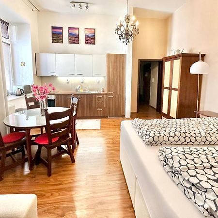 Home Away Main Square Apartment โปปรัด ภายนอก รูปภาพ