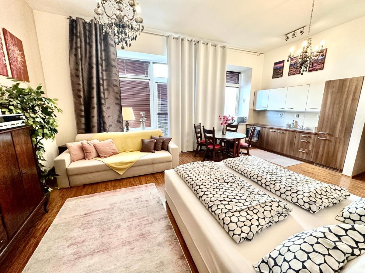 Home Away Main Square Apartment โปปรัด ภายนอก รูปภาพ
