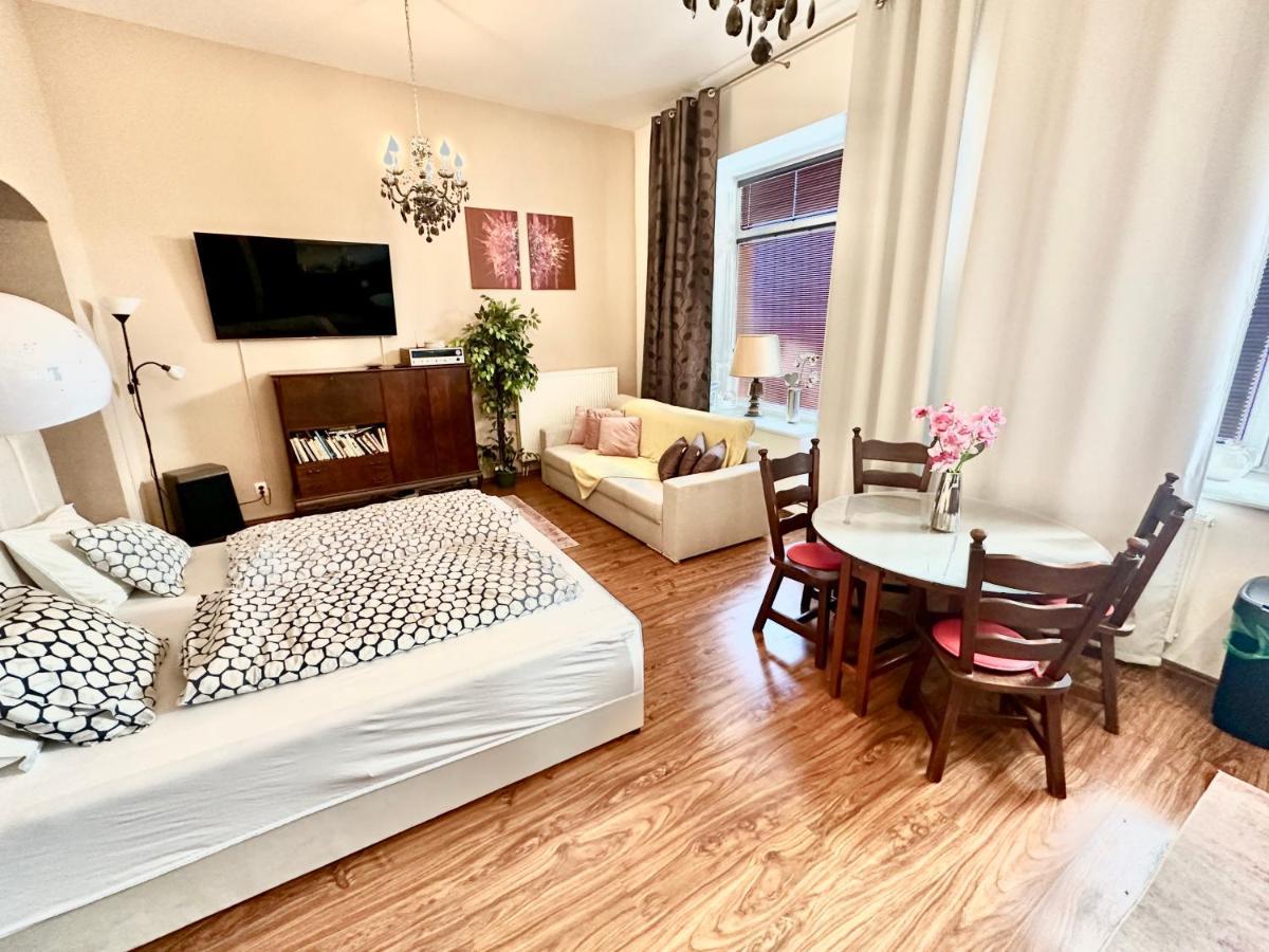 Home Away Main Square Apartment โปปรัด ภายนอก รูปภาพ
