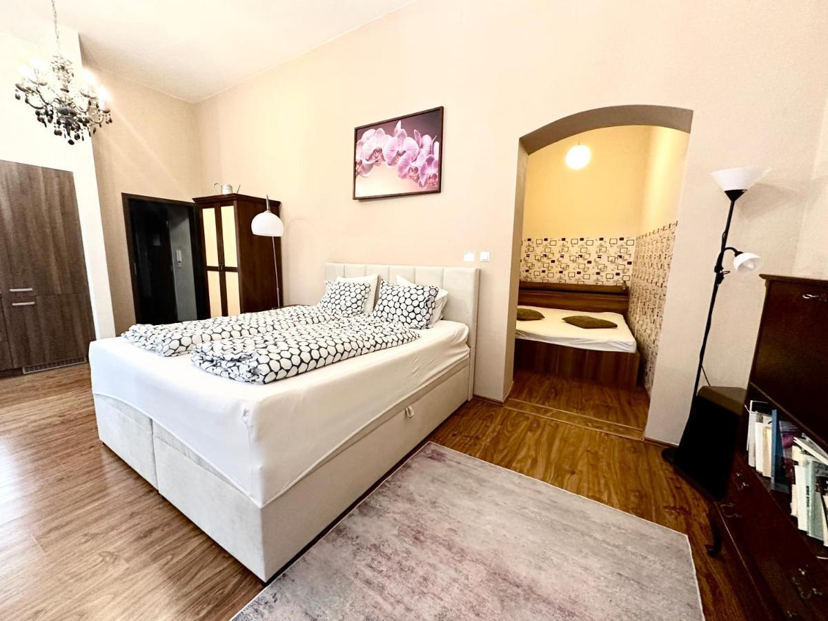 Home Away Main Square Apartment โปปรัด ภายนอก รูปภาพ