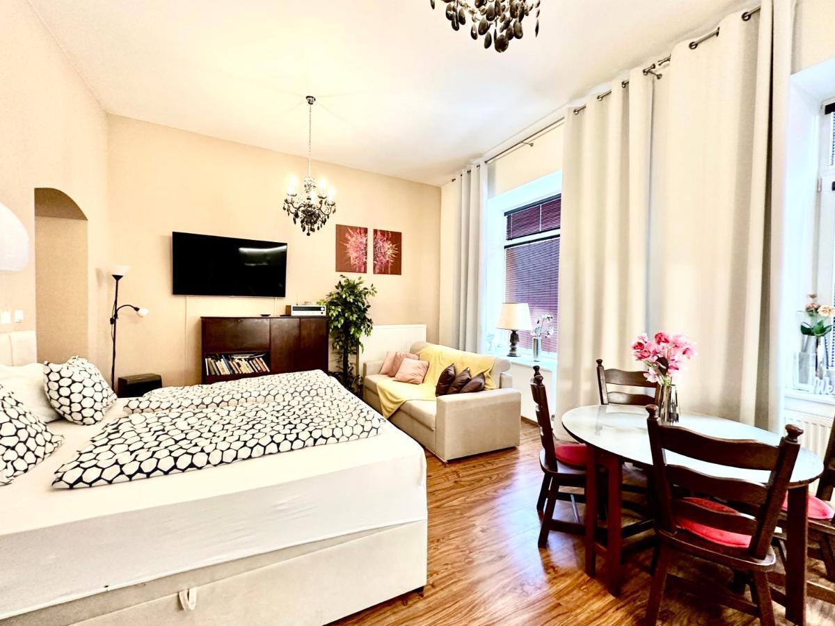Home Away Main Square Apartment โปปรัด ภายนอก รูปภาพ