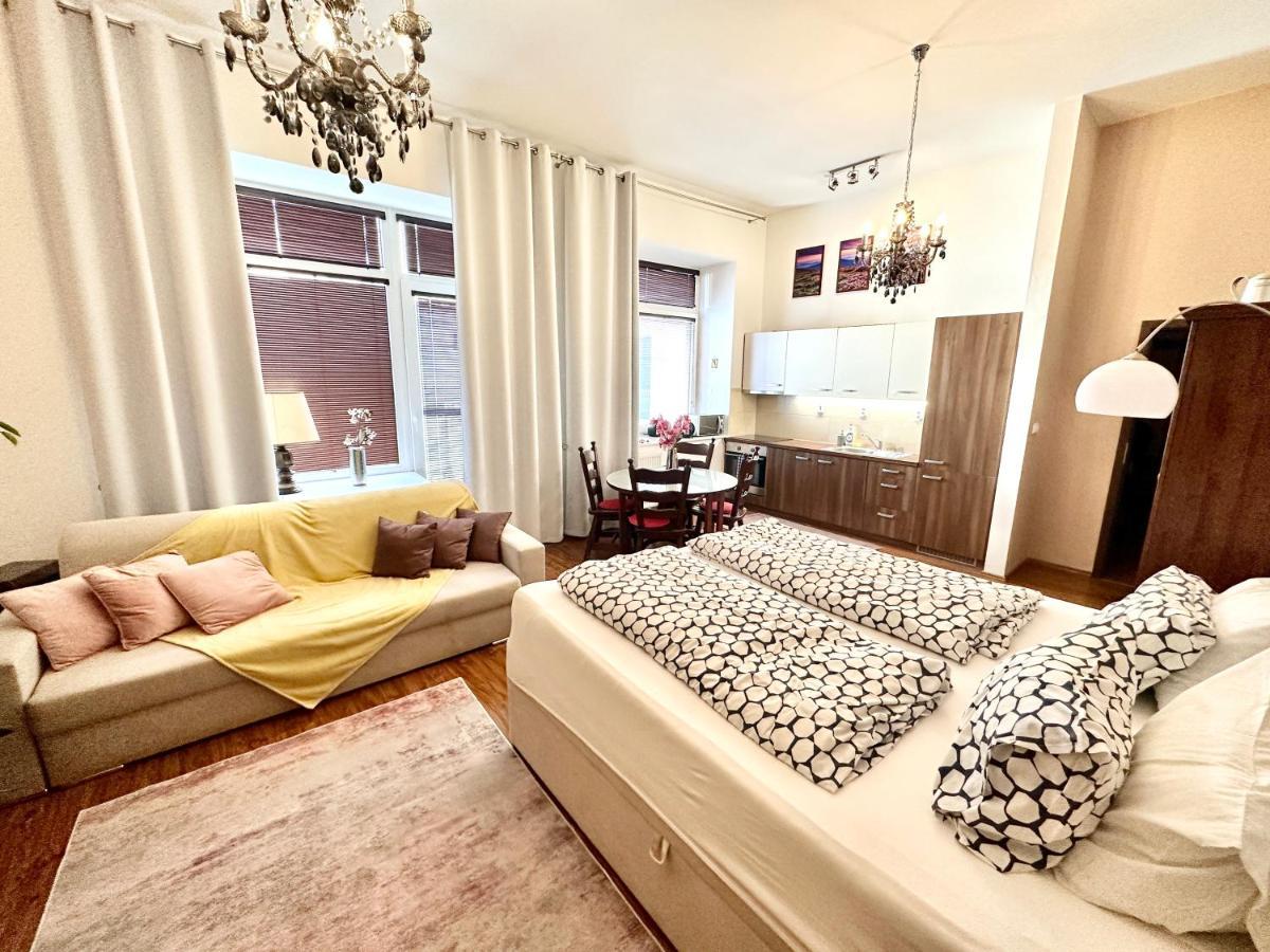 Home Away Main Square Apartment โปปรัด ภายนอก รูปภาพ